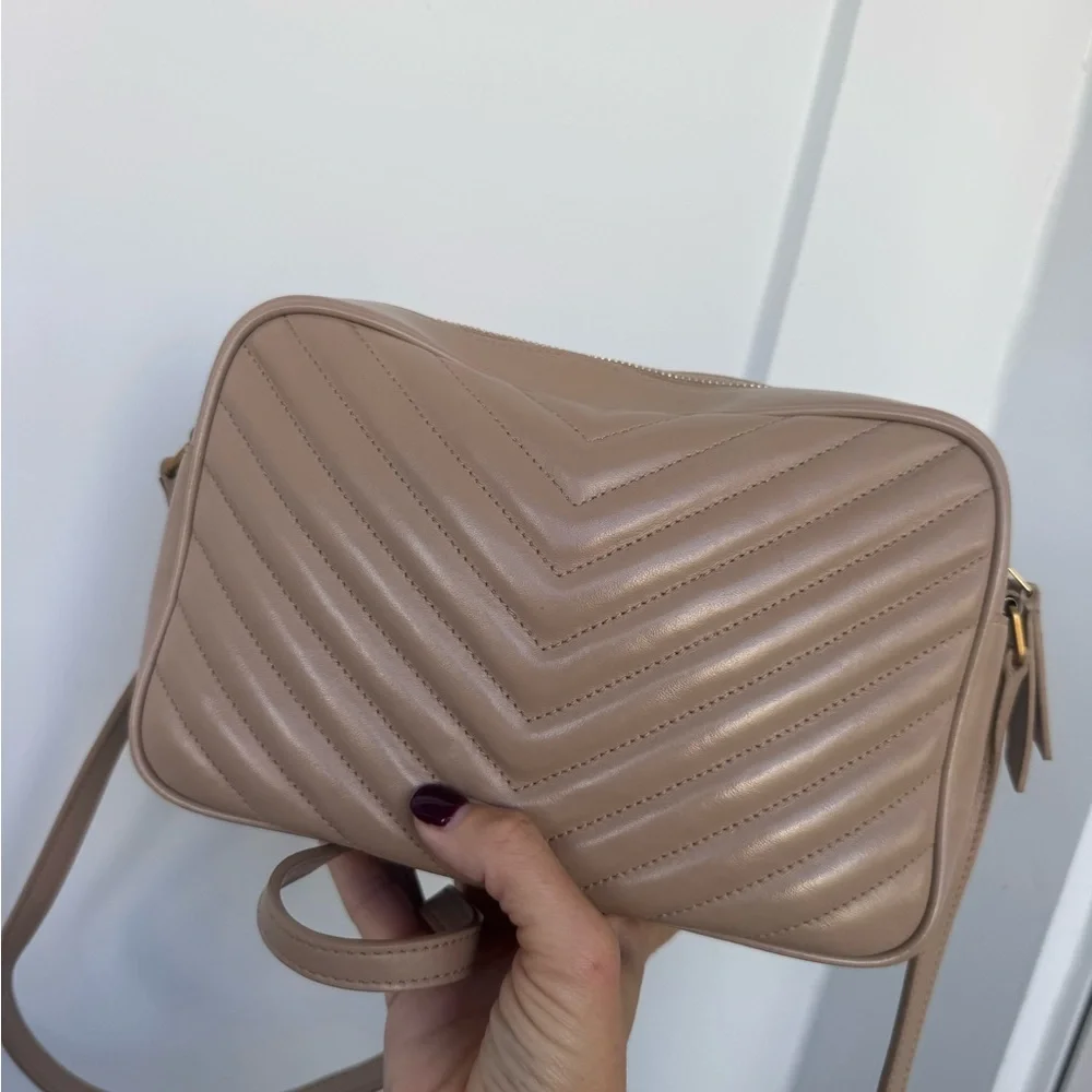 🛑 SOLD 🛑 Saint Laurent Lou Camera Bag – Dark Beige Leather with Tassel - Picture 8 of 13